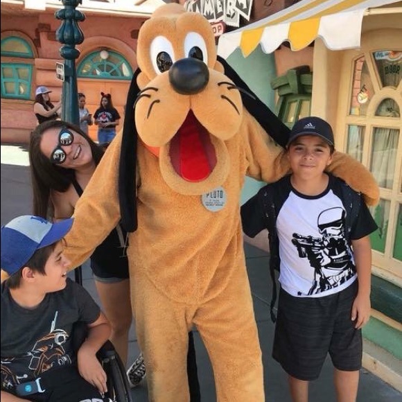 Meet Your Posher, Veronica👋🏻 - Picture 2 of 2